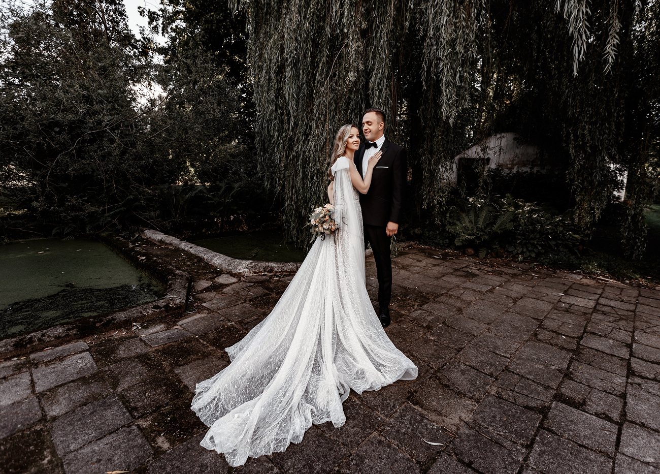 FotoGuru profesionalus vestuvių fotografas Vilniuje vestuvių fotosesija Vilniaus botanikos sode vingio skyriuje