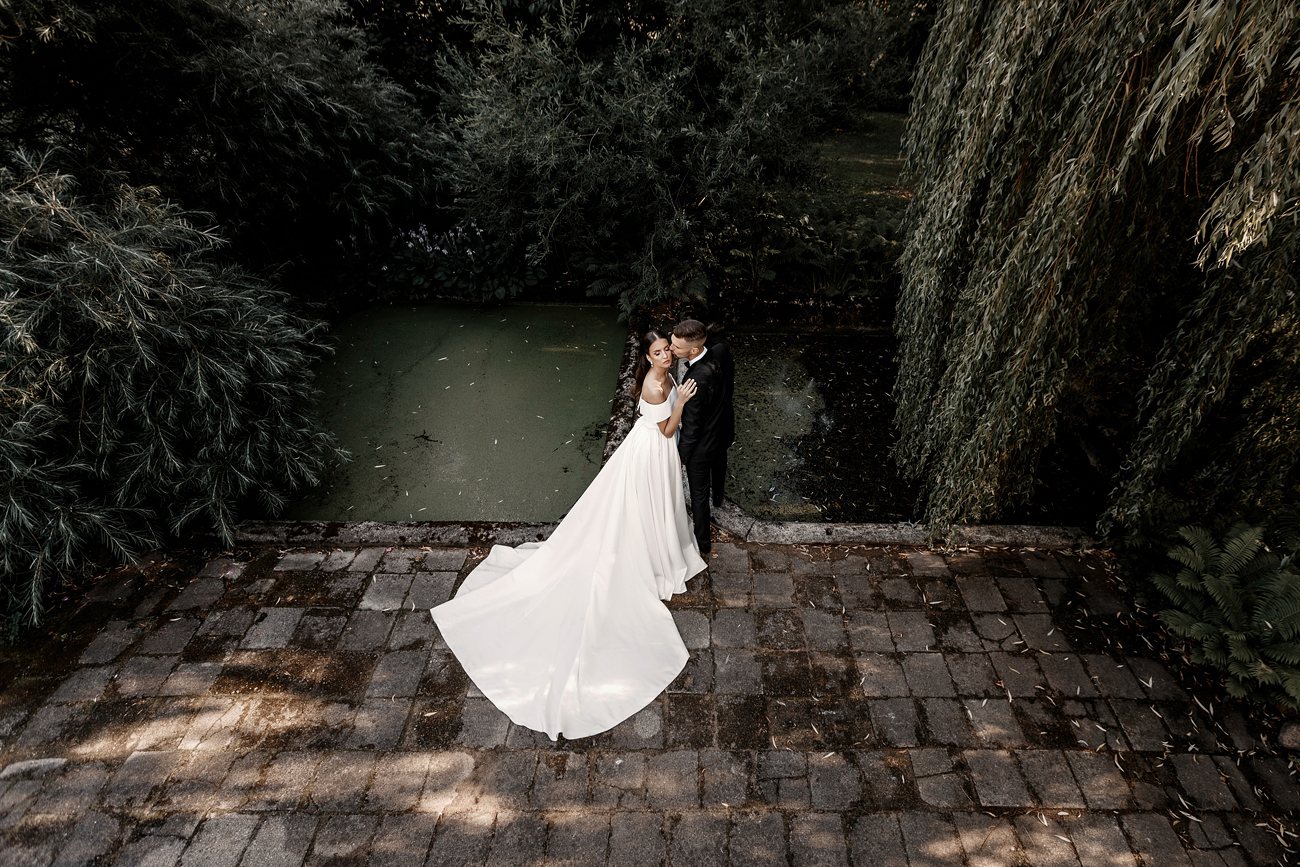 FotoGuru vestuvių fotografija vestuvių fotosesija su dronu vestuvių fotosesija Vilniaus botanikos sode