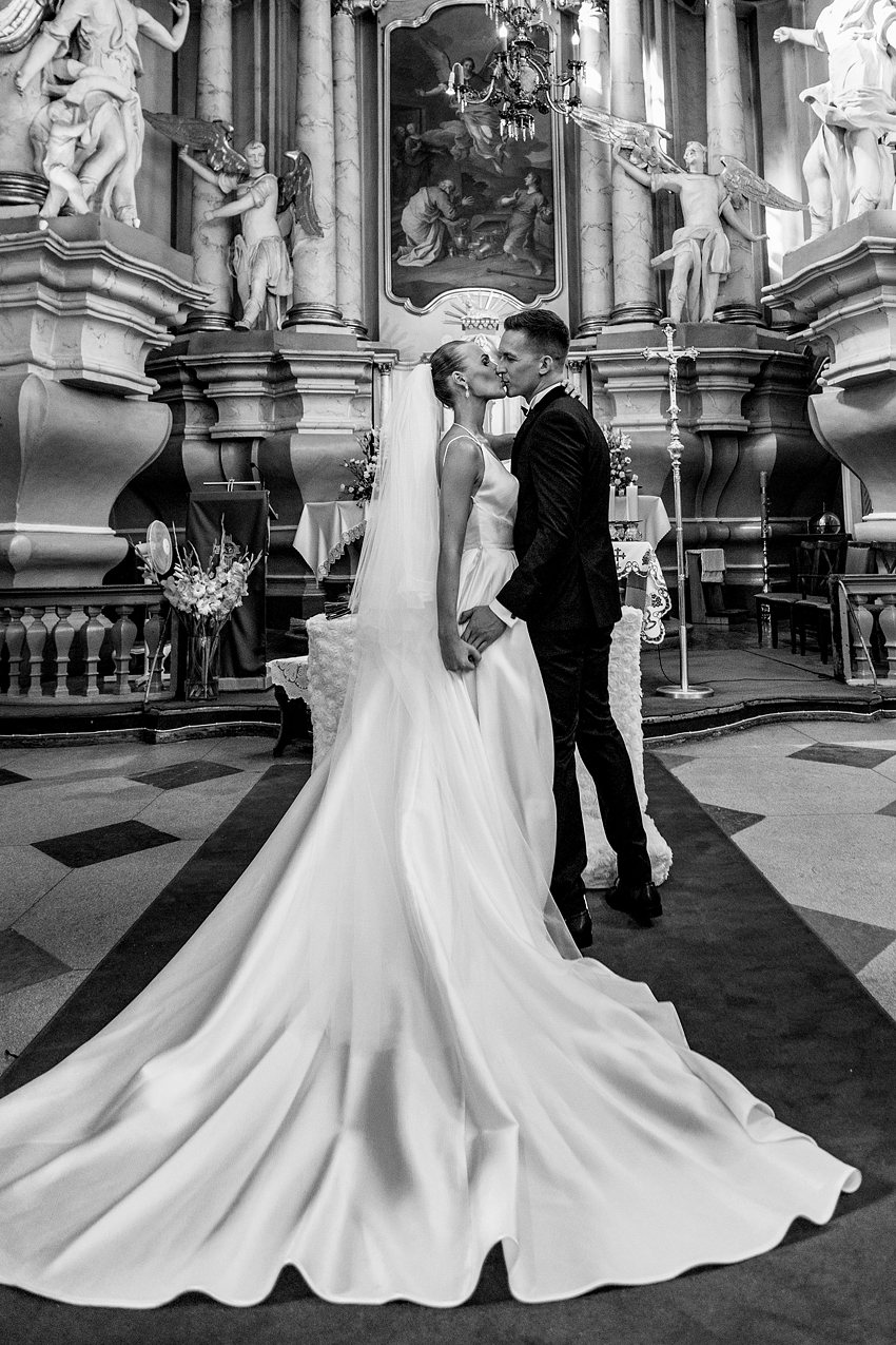 Vestuvių fotografas Vilniuje FotoGuru vestuvių ceremonija bažnyčioje