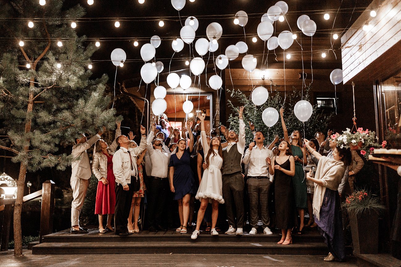 FotoGuru vestuvių fotografija vestuvių galerija led balionai vestuvėse