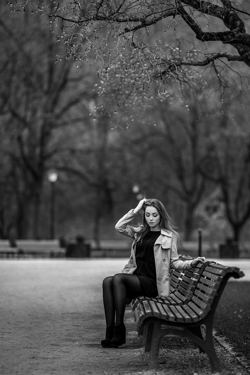 FotoGuru asmeninė fotosesija Vilniaus Bernardinų parke pavasarį merginos portretas
