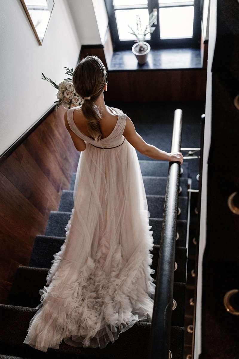 FotoGuru profesionali vestuvių fotografija nuotakos pasiruošimo fotosesija Kaune Amberton viešbutyje stilingos vestuvės vestuvių nuotraukos