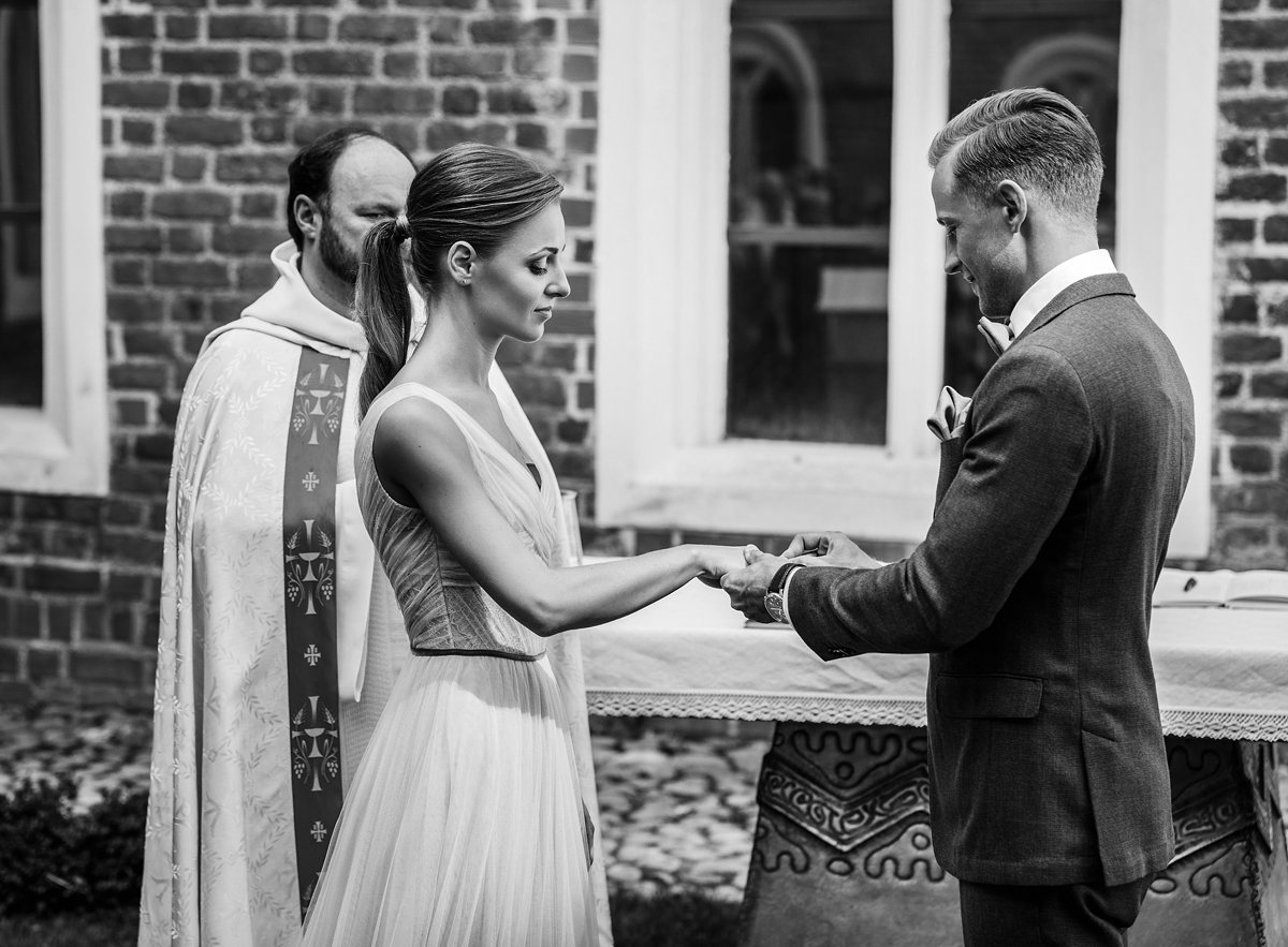 FotoGuru profesionali vestuvių fotografija vestuvių ceremonija Šv Jurgio bažnyčioje