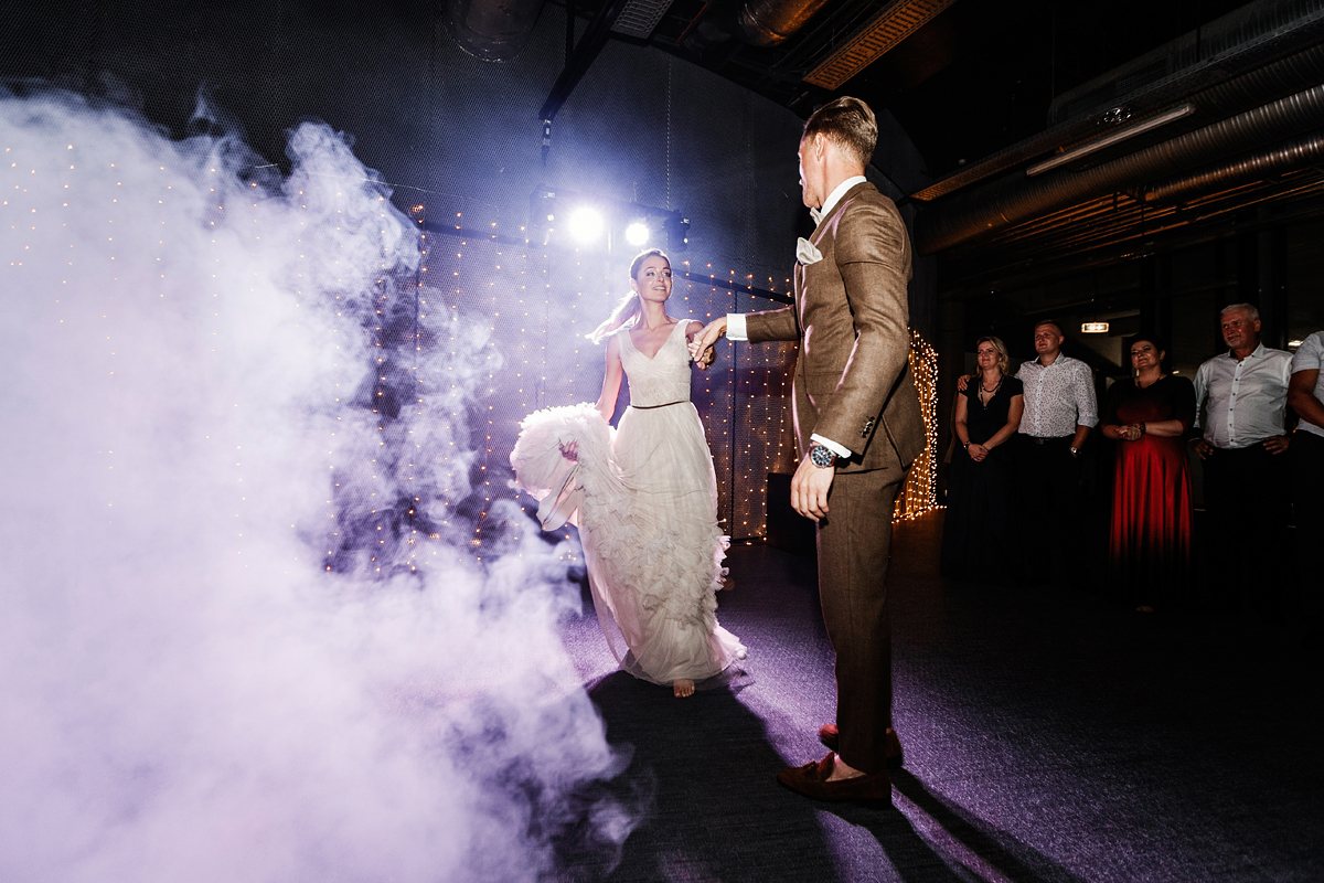 FotoGuru profesionali vestuvių fotografija Ingos ir Karolio vestuvių istorija vestuvių šventė žalgirio arenoje