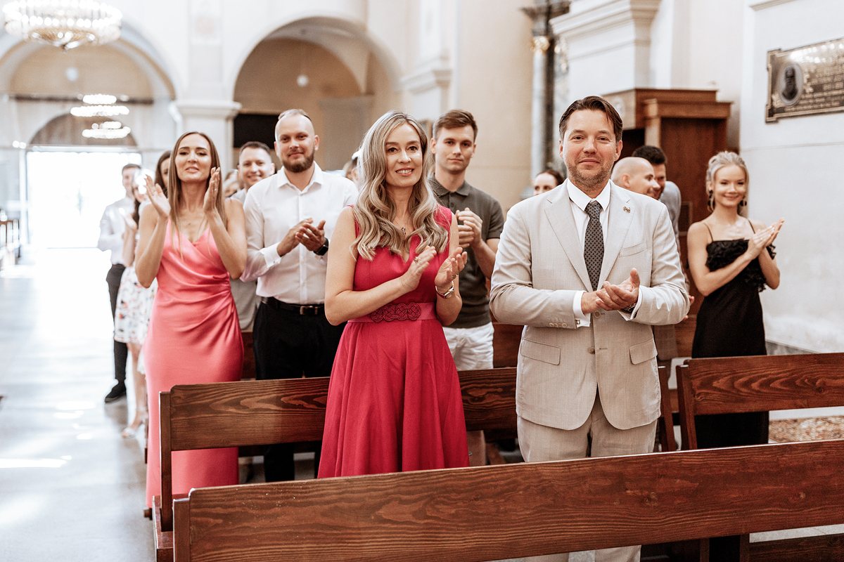 FotoGuru vestuvių fotografija vestuvių ceremonija Vilniuje Šv Apaštalų Pilypo ir Jokūbo bažnyčia